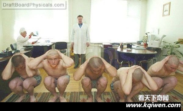 实拍揭秘俄罗斯征兵赤裸裸体检全过程:女医生检裸男最尴尬(组图)